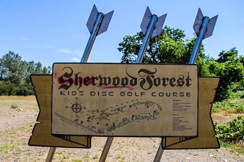 The entry sign for the Sherwood Forest Disc Golf Course